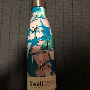 Swell water bottle